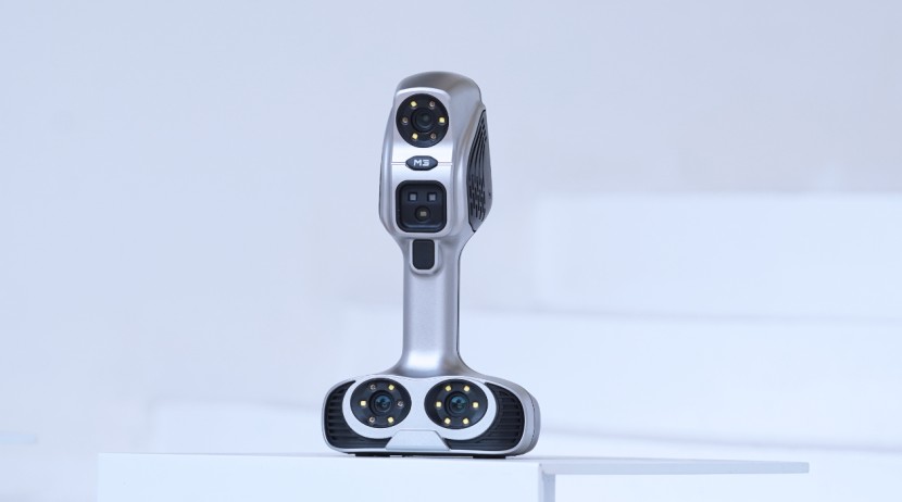 iReal-M3 structured light 3d scanner